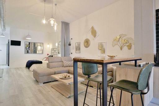 Apartment Loft Station *